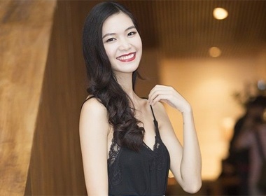Thuy Dung nghien ao hai day bat ke dong he hinh anh