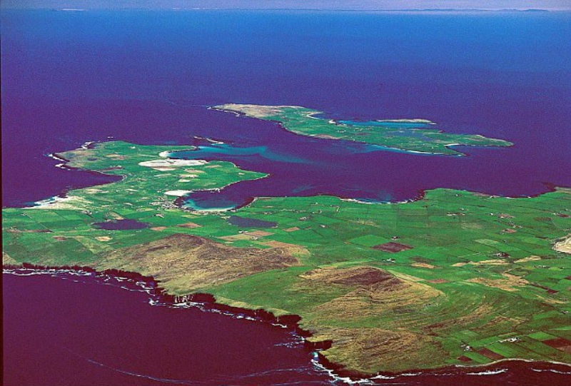 Hòn đảo Papa Westray là nơi sinh sống của hơn 70 người và nó có khoảng 60 địa điểm khảo cổ học hấp dẫn.