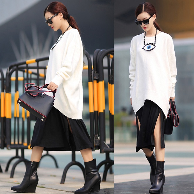 Cá tính hơn, hãy tận dụng áo dáng dài over size và váy maxi, tuy nhiên cách mix, match này chỉ thích hợp với những cô nàng có thân hình cao và mảnh mai.