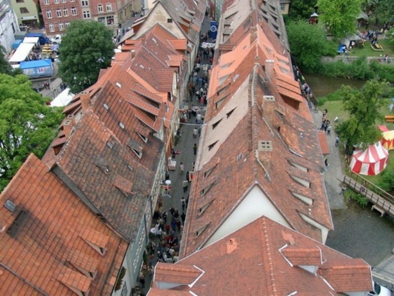 Chính quyền Erfurt đã và đang cố gắng xây dựng cây cầu trở thành điểm nhấn du lịch với một tổ chức duy trì và bảo tồn di tích lịch sử độc đáo này. Bên cạnh đó, lễ hội lớn nhất của Erfurt mang tên cây cầu này Kramerbruckenfest cũng được tổ chức  trên cây cầu và trong khu phố cổ vào tháng 6 hàng năm.