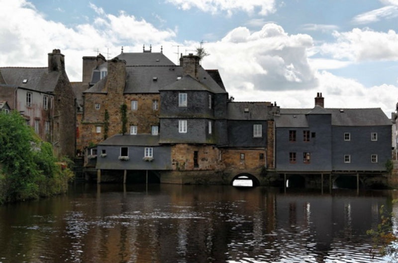 3. Cầu Pont de Rohan, Pháp: Đây là nơi sinh sống của người dân Landerneau phía tây bắc nước Pháp bắc qua sông Elorn. Nó được xây dựng vào năm 1336 và được phục hồi vào năm 1510 bởi nhà quý tộc Jean II de Rohan. 