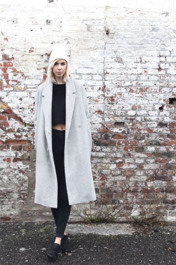 Với những chiếc áo khoác dáng dài và quần skinny bất li thân của mùa đông, thì mũ len trắng là kiểu mũ phù hợp nhất. Nó đơn giản nhưng lại hoàn toàn hợp thời trang và làm cho set đồ của bạn thanh lịch hơn.