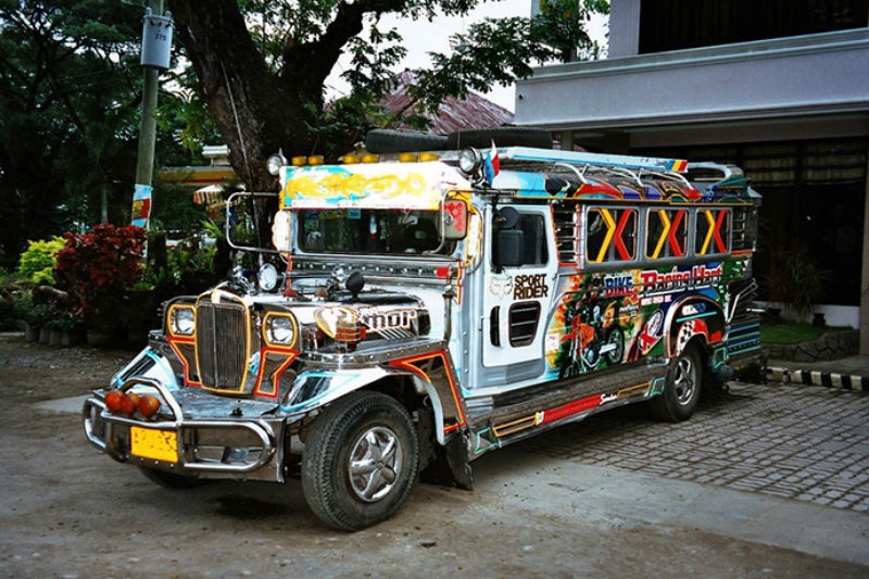 5. Jeepney ở Philippines: Khi quân đội Mỹ rút khỏi Philippines vào cuối Thế chiến thứ II, nhiều chiếc xe jeep bị bỏ lại và người dân địa phương đã tận dụng chúng làm phương tiện di chuyển công cộng. Hiện nay nó vẫn được sử dụng và là phương tiện phổ biến để di chuyển khắp các thành phố.