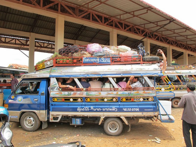7. Songthaew ở Lào: Songthaew theo nghĩa đen được hiểu là 
