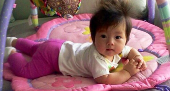 Bé Sol, “tiểu công chúa” của Đoan Trang, sở hữu nhiều nét đẹp Á Đông của mẹ lẫn các đường nét Phương tây của cha, một doanh nhân người Thụy Điển. 