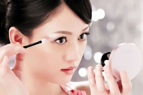 Trang diem nhanh va dep cho nhung ngay cuoi nam ban ron hinh anh