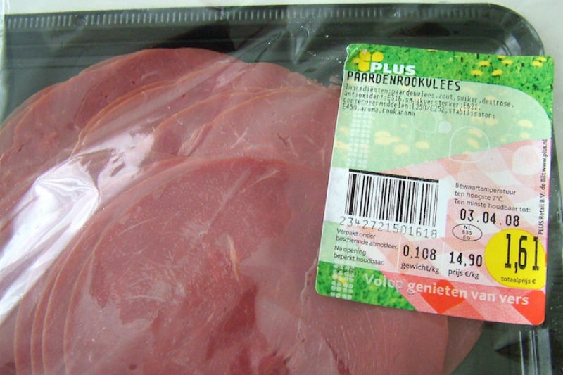 1. Người Hà Lan tiết kiệm và keo kiệt: Người Hà Lan nổi tiếng với bản tính tiết kiệm và keo kiệt vì vậy họ sẽ không bao giờ dễ dàng chiêu đãi người khác và bo tiền cho ai. Họ cũng thường mang theo thức ăn riêng khi đi du lịch để tránh phải tiêu tiền. Bởi vậy, mà có thành ngữ 