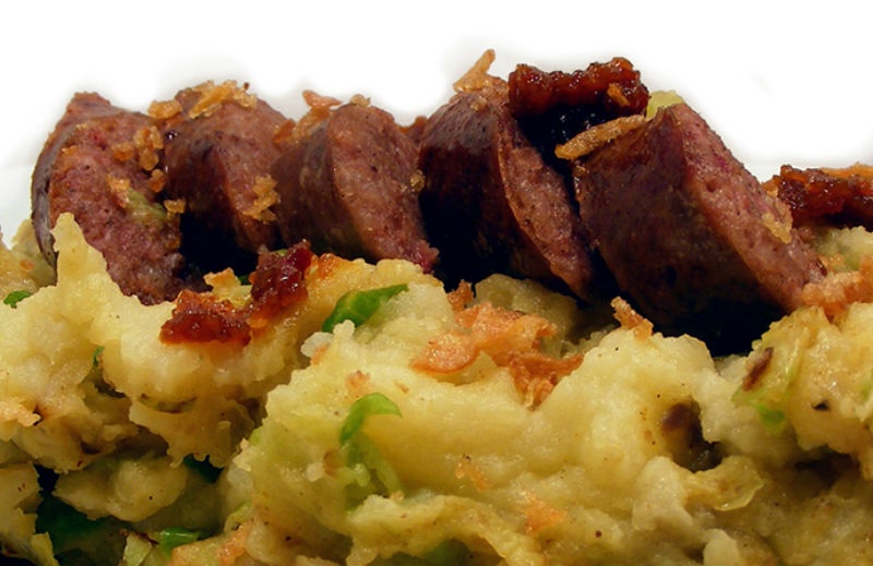 3. Thực phẩm được nghiền nát: Người Hà Lan thường nghiền nát thực phẩm của họ, không chỉ khoai tây mà tất cả mọi đồ ăn có thể. Món ăn nghiền yêu thích của họ là món stampot với các loại rau khác nhau được luộc chín rồi nghiền tất cả mọi thứ và ăn kèm với xúc xích. 