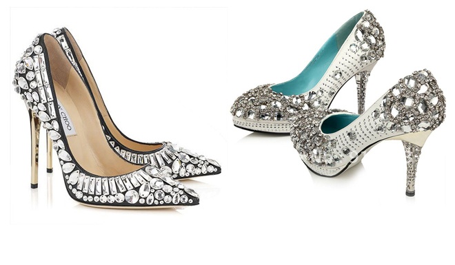 Vào những ngày cuối năm rộn ràng lễ tiệc như hiện nay, bạn đừng quên chuẩn bị cho mình vài đôi giày thật nổi bật để kết hợp cùng các kiểu đầm cocktail sang trọng và thanh lịch. Trong các kiểu giày dự tiệc, những thiết kế đơn sắc đen trắng gắn hạt đá crystal lấp lánh được yêu chuộng hơn cả, vì chúng luôn dễ phối với mọi loại trang phục khác nhau.