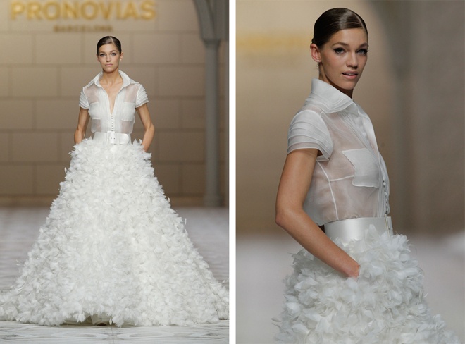 Đồng thời, tránh xa những chiếc váy quá ôm sát cơ thể, vì chúng sẽ dễ dàng làm lộ khuyết điểm không có đường cong. Thay vào đó, những kiểu váy bồng bềnh, nhiều họa tiết trang trí hoa 3D sẽ giúp bạn tròn trịa và trông nữ tính, ngọt ngào hơn.