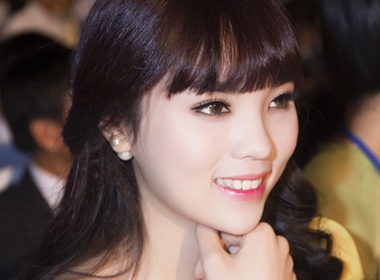 Hoa hau Ky Duyen vat va di tim kieu toc phu hop hinh anh