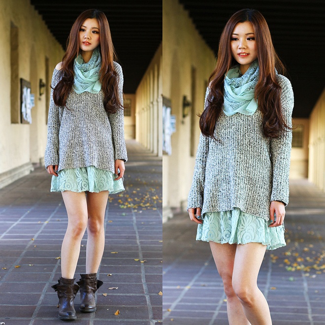 Một chiếc đầm xòe mùa hè phối cùng áo len phom rộng mùa đông bên ngoài, thêm chiếc khăn choàng được thắt yểu điệu và đôi bốt cũng là gợi ý thú vị để tận dụng trang phục mùa cũ vào xuân mới.