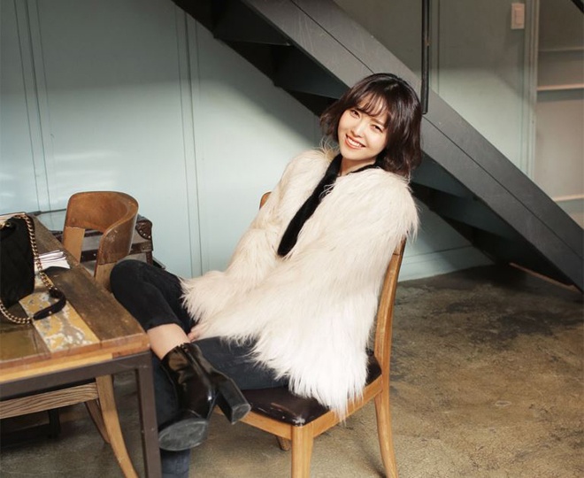 Phổ biến và dễ tìm nhất là các kiểu áo khoác giả lông thú. 