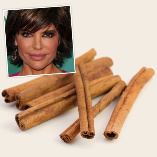 Lisa Rinna sử dụng dầu quế làm son bóng