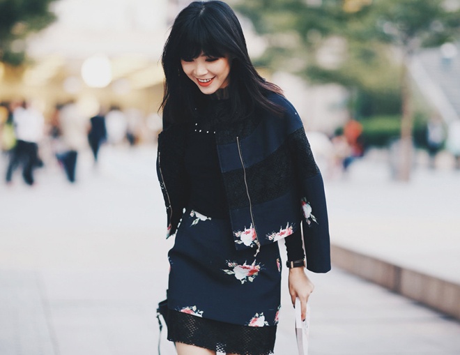 Hoặc tận dụng điểm thu hút của các đường cut – out, vài họa tiết nổi trên thân vải hay thiết kế crop - top.