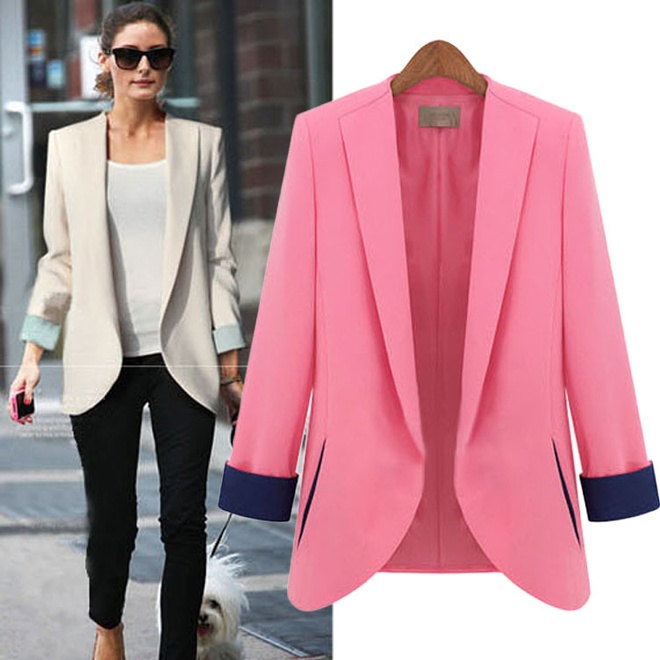 Nếu muốn kín đáo và trang nhã, bạn có thể thay vest bằng áo sơ mi kiểu tay dài, các kiểu áo khoác có chất liệu vải mỏng nhẹ, kiểu dáng trẻ trung như sơ mi trắng dáng dài, cardigan …