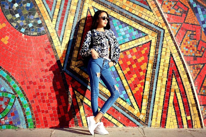 Cách phối hợp họa tiết và họa tiết cũng là gợi ý hay, nhưng bạn chỉ nên dùng 2 – 3 kiểu họa tiết trên 1 set đồ nếu không muốn street style của mình trở nên lộn xộn và rối rắm đến khó hiểu.