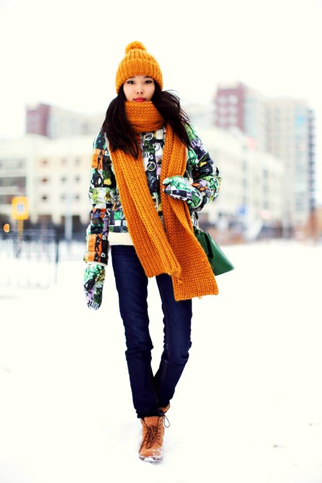 Cách phối hợp họa tiết và họa tiết cũng là gợi ý hay, nhưng bạn chỉ nên dùng 2 – 3 kiểu họa tiết trên 1 set đồ nếu không muốn street style của mình trở nên lộn xộn và rối rắm đến khó hiểu.