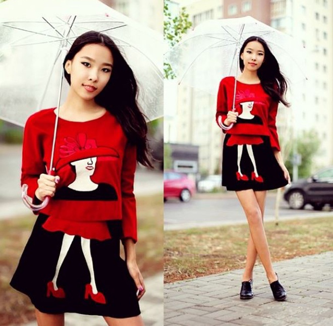 Với tác dụng tạo bề nổi, giúp người mặc trở nên tròn trịa và mềm mại hơn, họa tiết 3D đã trở thành xu hướng thời trang đặc biệt yêu thích của fashionista sành điệu này.