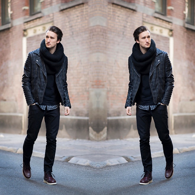 Hoặc phối họa tiết với họa tiết bằng cách kết hợp áo khoác, áo trong có những đường sọc ca rô khá tương đồng.