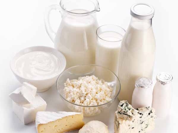 10. Các sản phẩm từ sữa: Các sản phẩm từ sữa rất giàu vitamin B, B6 và B12 rất cần thiết cho việc sản xuất tế bào cho tóc. Chúng thúc đẩy oxy và các chất dinh dưỡng cung cấp cho mái tóc khỏe mạnh. 