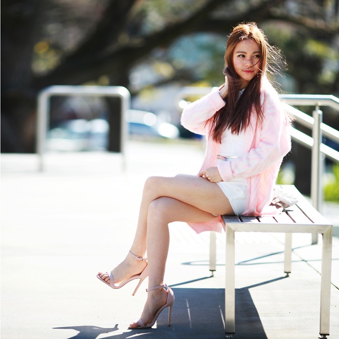 Dù chỉ cao khoảng 1m53 nhưng Chleo Ting vẫn là 1 trong những cái tên nóng hổi của làng fashionista thế giới. Số lượng fan của cô nàng 9X đáng để cho bất kỳ fashionista trẻ nào cũng phải mơ ước, với hơn 76,3 nghìn người trên LookBook, 20,1 nghìn trên Blog lẫn FaceBook và 137 nghìn lượt theo dõi tại tài khoản Instagram. 