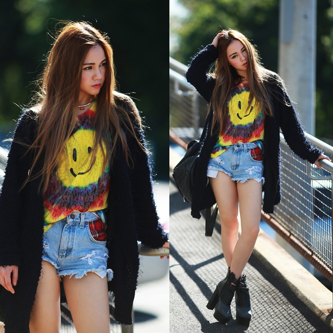 Chiêm ngưỡng bộ sưu tập street style khổng lồ của Chleo Ting, bạn cũng sẽ “copy” được nhiều kiểu trang phục đặc biệt phù hợp cho những cô nàng bị giới hạn chiều cao để thật tự tin và tha hồ diện đẹp.