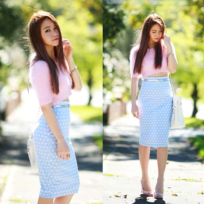 Để thật duyên dáng với trang phục loại này, bạn nên chọn các gam màu nhẹ nhàng như pastel, trắng, nude ….