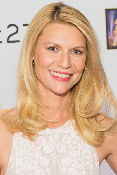 6. Tóc tỉa nhiều tầng: Lớp tóc tỉa đầu tiên nên gần với xương quai hàm như Claire Danes sẽ xóa đi ấn tượng về gương mặt vuông. Lớp tỉa ngắn nhất nên ngang với cằm bạn.