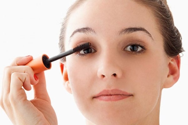 8 meo bo tui giup chai mascara chuan hon cho phai dep hinh anh