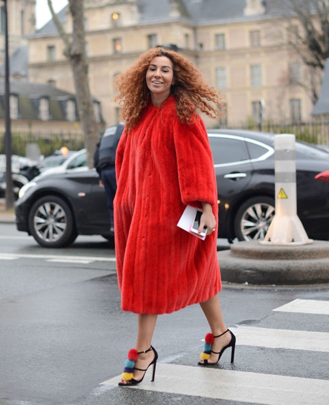  Bằng việc kết hợp chất liệu lông mịn đầy màu sắc theo kiểu color block, fahsionista Getty nhanh chóng thu hút sự chú ý của rừng nhiếp ảnh gia đường phố.