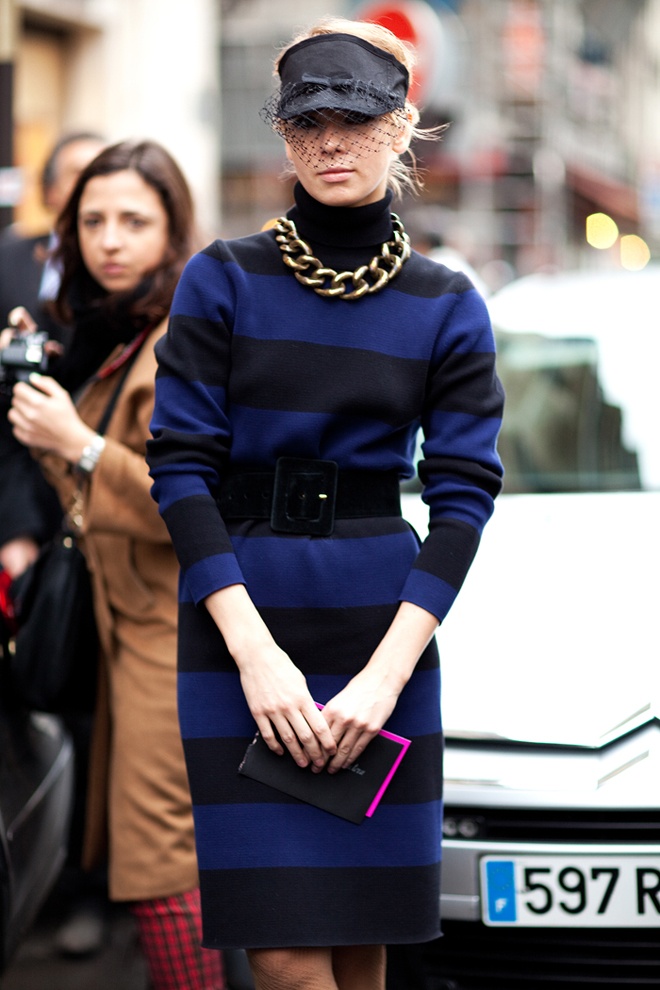  Với cách kết hợp thông minh và sáng tạo cùng style hiện đại, chiếc mạng che nửa mặt quyến rũ hứa hẹn sẽ còn khuynh đảo giới fashionista Paris lẫn các kinh đô thời trang lớn trong thời gian tới.