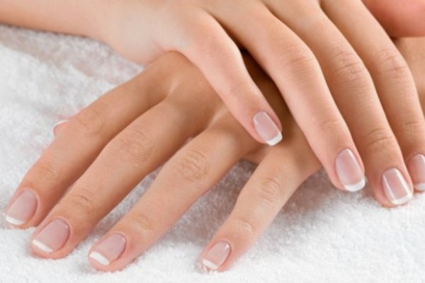 14 lieu phap dieu tri tai nha cho mong tay de gay hinh anh