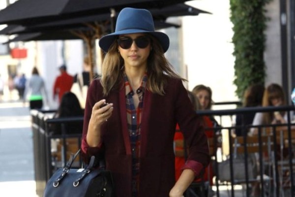 Street style ca tinh dang hoc hoi tu Jessica Alba hinh anh