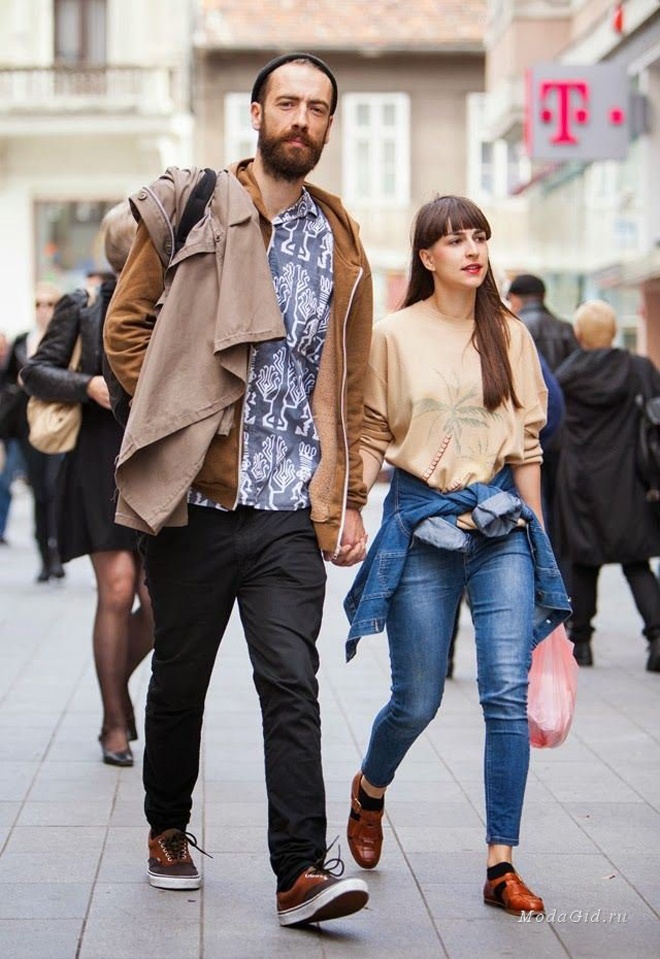 Đôi khi, sự ăn ý thể hiện rất đơn giản nhưng tinh tế qua cùng một kiểu giày cùng màu, cùng phong cách.