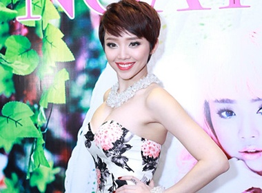 Toc Tien gay sot voi hoa tiet hoa la hinh anh