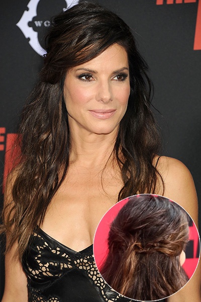 Kiểu tóc ghim gọn phía sau của Sandra Bullock đủ giản dị và tự nhiên để bạn có thể làm thường ngày, nhưng cũng giúp bạn tăng thêm vẻ mềm mại và lãng mạn cho một bộ váy dạ tiệc. Hãy cuộn tóc trước khi ghim sau đầu để tóc được kẹp chắc hơn.