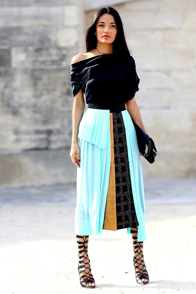 7. Giày dây buộc. Không hẹn mà gặp, hàng loạt fashionista đình đám như Poppy Delevingne, Elena Perminova, Nausheen Shah, Olivia Palermo… đều chọn các kiểu giày buộc dây để thật tự tin dạo bước trên đường phố London trong Tuần lễ thời trang vừa diễn ra.  Nếu bạn may mắn sở hữu đôi chân thon thả và trắng ngần thì đây là kiểu giày rất đáng cân nhắc, vì chúng sẽ giúp tôn ưu điểm này lên gấp nhiều lần và góp phần thu hút mọi ánh nhìn của người đối diện.