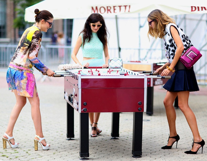 Chính nét đẹp dịu dàng, quyến rũ của dàn khách mời sành điệu, yêu màu sắc đã góp phần tạo nên một bản sắc riêng rất đáng nhớ và khó lẫn với bất kỳ tuần lễ thời trang nào khác cho Milan Fashion Week 2015.