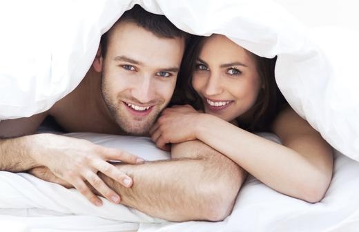 2. Thiếu sex: Theo nghiên cứu được đăng trên Tạp chí Y học Anh, đàn ông lớn tuổi chỉ quan hệ tình dục một lần/một tháng tăng gấp đôi tỷ lệ tử vong so với những người cùng tuổi 