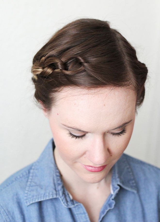 Tuy nhiên cần lưu ý kiểu tóc này khá kén chọn, vì bạn cần sở hữu mái tóc khỏe, suông mượt và phần mái dài để tránh làm rơi rớt các sợi tóc xung quanh khuôn mặt.