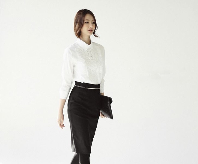 1. Váy bút chì. Chiếc váy cổ điển và được xem là kiểu mốt không thể thiếu trong tủ đồ phái đẹp trong nhiều thập kỷ, dễ hiểu vì sao chân váy bút chì luôn nằm trong danh sách trang phục cần có khi diện đến công sở. 