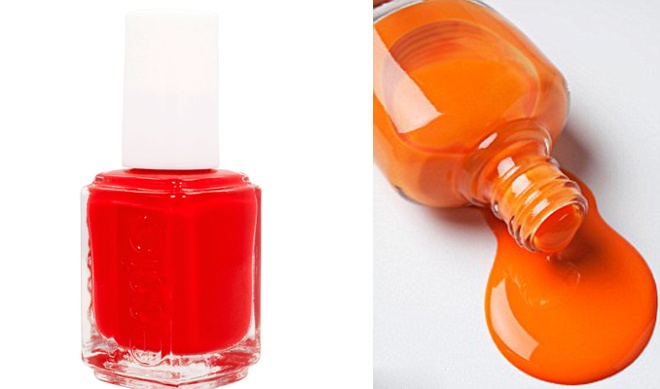 Để bắt đầu trang trí cho tay xinh, bạn nên chuẩn bị 2 lọ sơn móng màu đỏ và màu da cam. Ngoài ra, cũng cần lấy giấy bìa cứng cắt thành hình cánh cung nhỏ, với kích thước vừa đủ hoặc lớn một chút so với bề rộng của móng tay. Đây sẽ là công cụ để bạn pha 2 màu cam và đỏ hoàn hảo mà không sợ bị lem luốc khó coi.