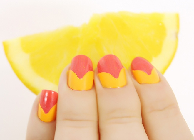 Cẩn thận tháo lớp bìa cứng khi sơn khô, bạn đã có ngay một kiểu nail quả cam ngọt ngào và lạ mắt.
