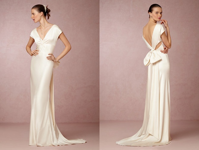 Để thật hoàn hảo trong ngày vui, cô dâu sở hữu cặp tuyết lê đầy đặn cần tránh các thiết kế quá cầu kỳ, trang trí rườm rà nhiều họa tiết ở phần thân trên. 