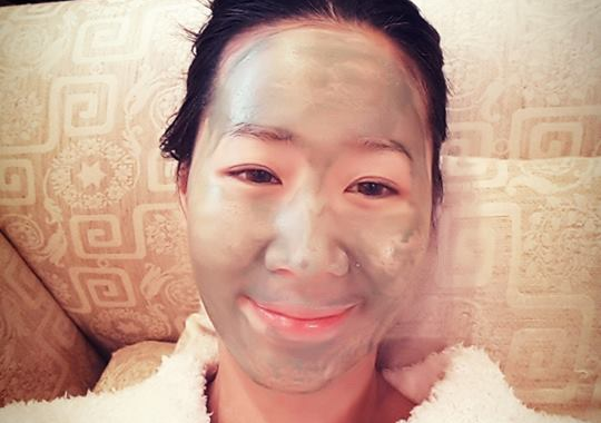 Sao ngo nghinh voi trao luu dap mat na chup anh selfie hinh anh