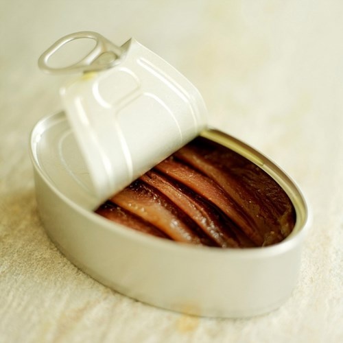 Thực phẩm đóng hộp. Đây là thực phẩm chế biến và được bảo quản trong một thời gian dài nhưng cung cấp ít chất dinh dưỡng, mặt khác còn chứa nhiều hóa chất bảo quản.