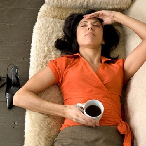 3. Caffeine: Một số nghiên cứu đã cho thấy caffeine làm tăng nguy cơ sẩy thai hoặc sinh con nhẹ cân. Do đó, để đảm bảo an toàn, bạn nên giới hạn mức caffeine khi mang thai là 200 m/ngày hoặc ít hơn.