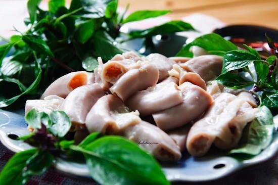 7. Nội tạng các loài động vật: Như tim, cật, lòng, gan của lợn, bò, cừu, dê… đều chứa một lượng kim loại nặng cadmium, nếu bạn ăn nhiều nội tạng các loại động vật, lượng cadmium trong cơ thể cũng sẽ tăng lên, trong khi đây là kim loại gây tổn thương các nhiễm sắc thể, làm việc thụ thai trở nên khó khăn hơn.