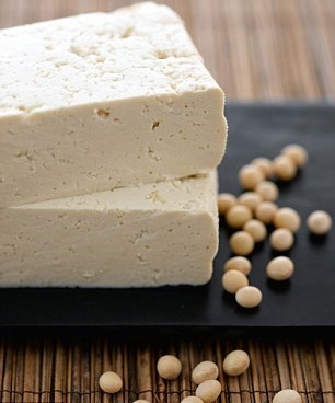 Đậu phụ. Đậu phụ và đậu nành là sản phẩm chứa phytoestrogens, hợp chất làm giảm nồng độ testosterone.